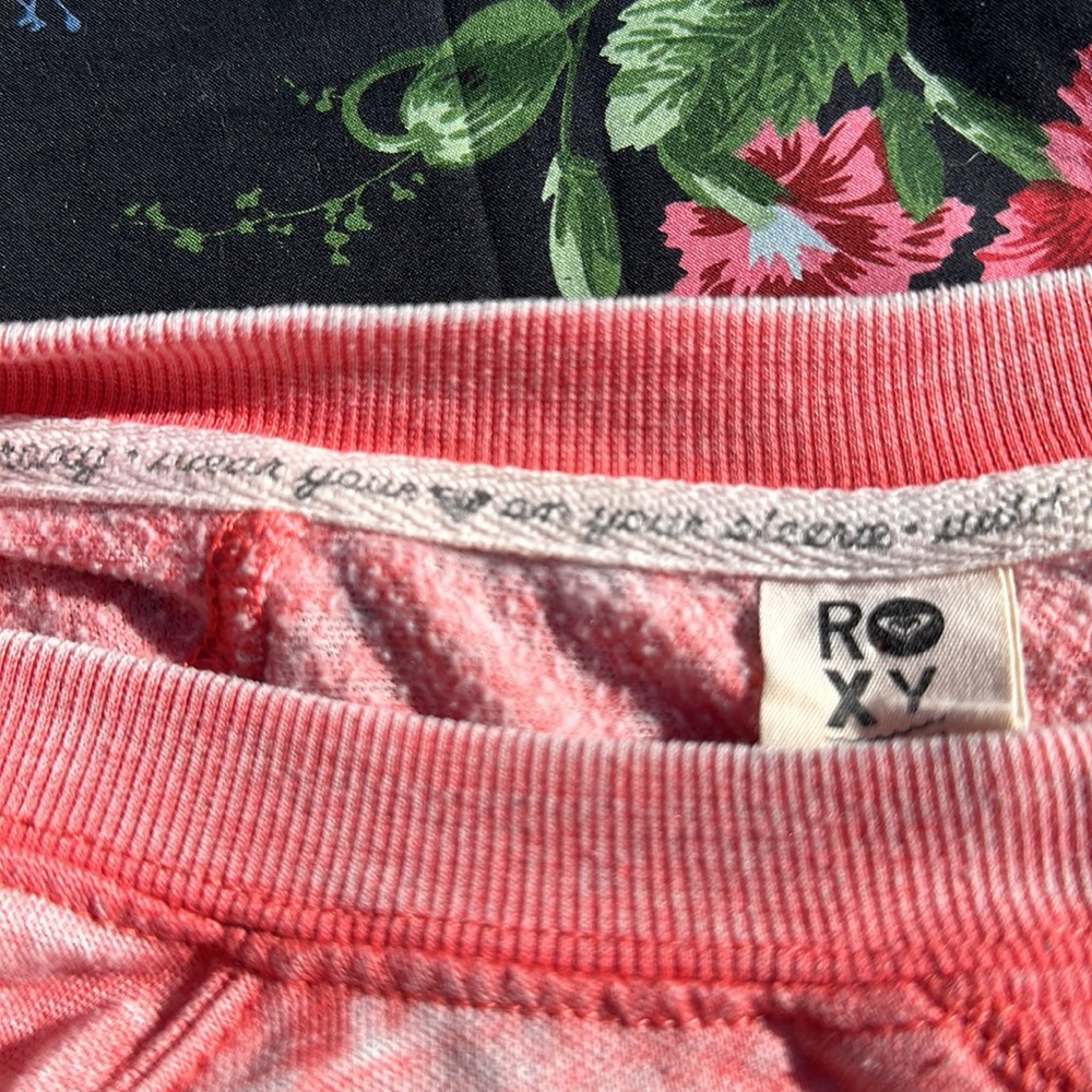 Roxy “wear your heart on your sleeve” wide crew neck graphic sweatshirt Pink M - Picture 5 of 8